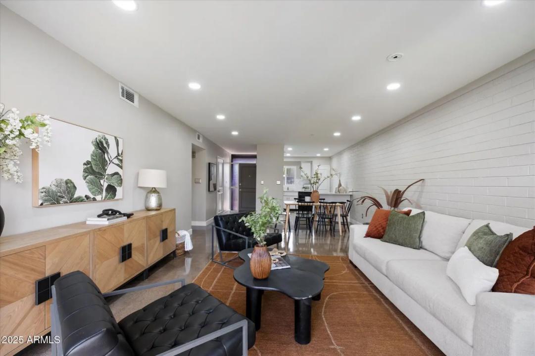 Real Estate Picture 10