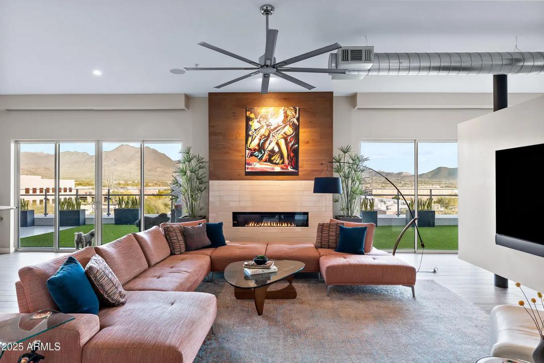 Real Estate Picture 4