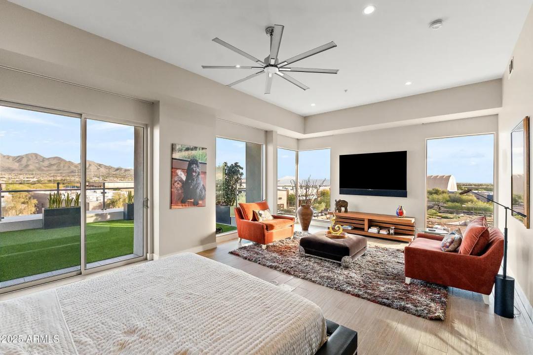 Real Estate Picture 12