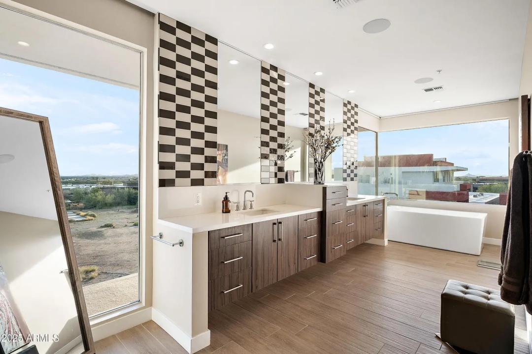 Real Estate Picture 14