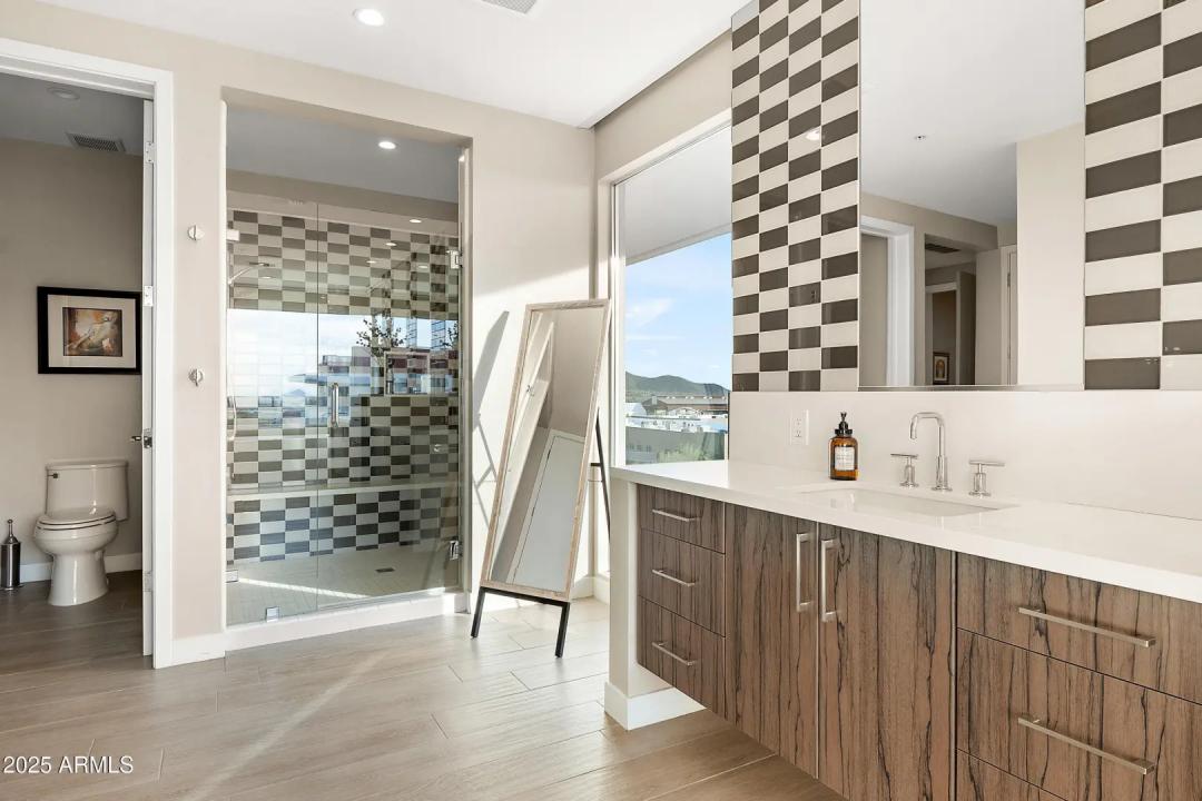 Real Estate Picture 15