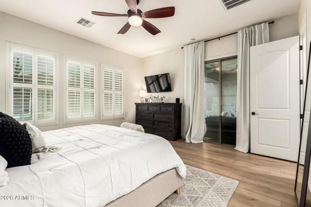 Real Estate Picture 30