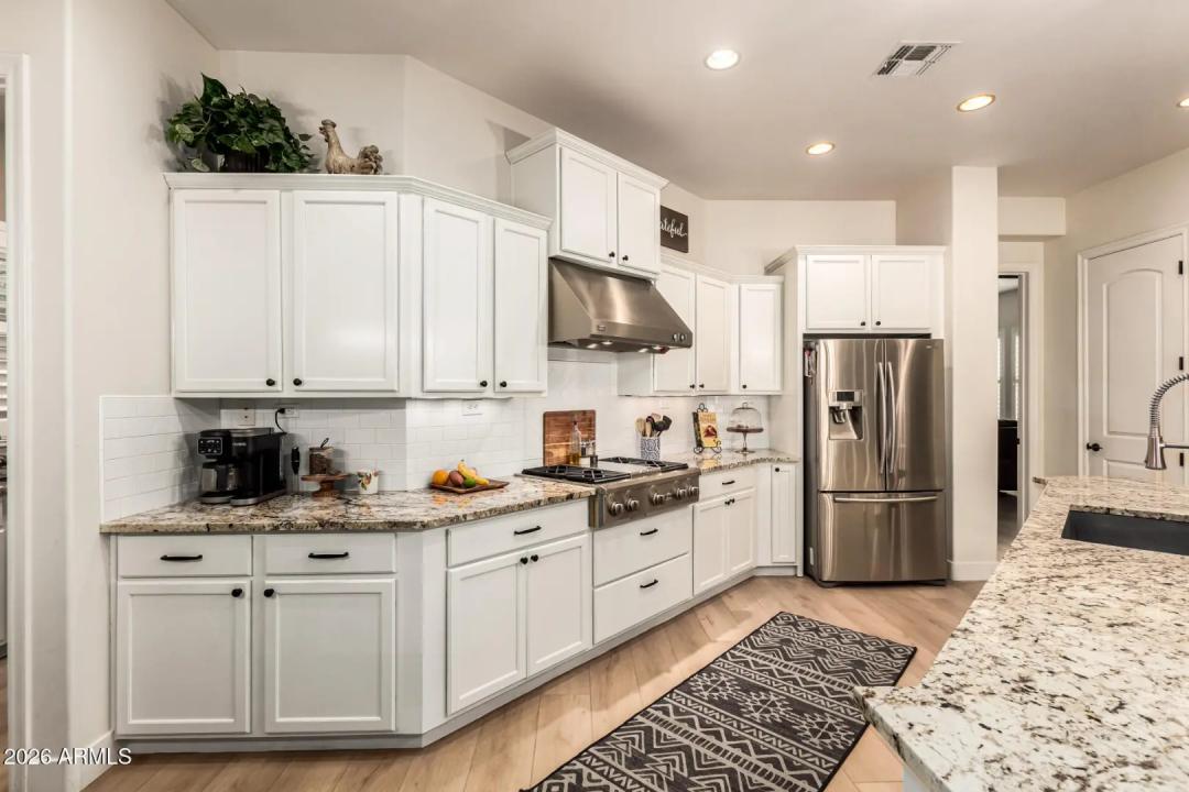 Real Estate Picture 18