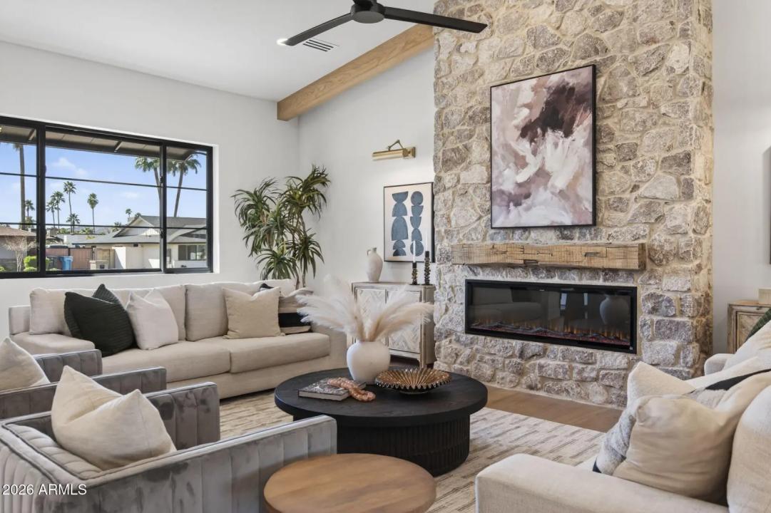 Real Estate Picture 8