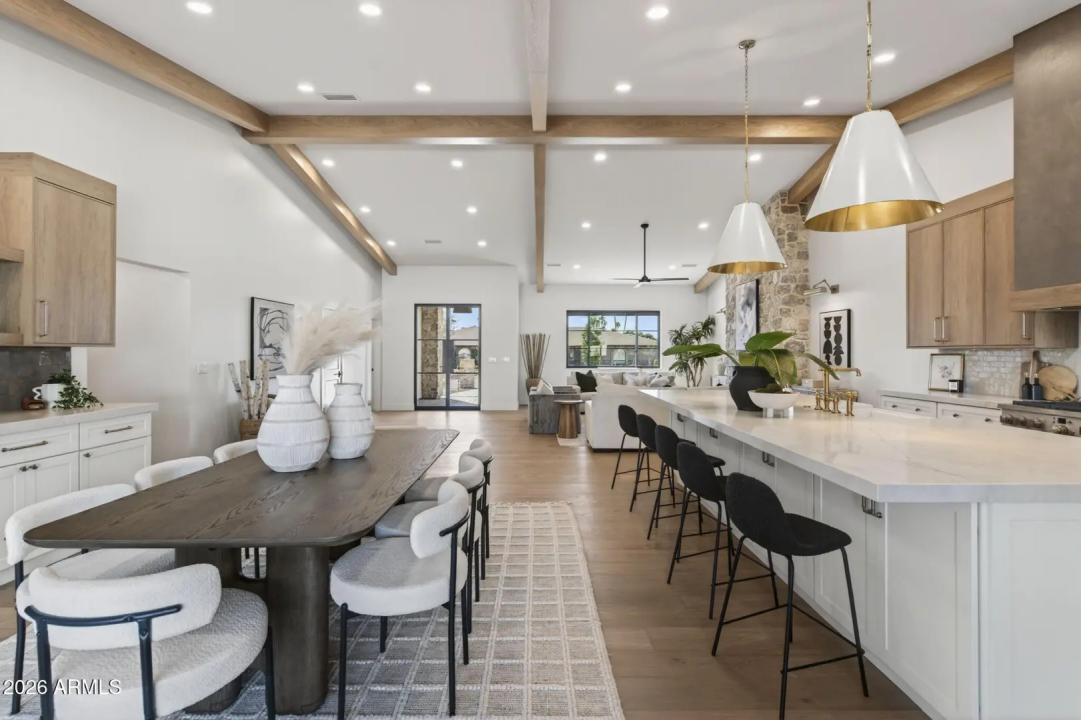 Real Estate Picture 14