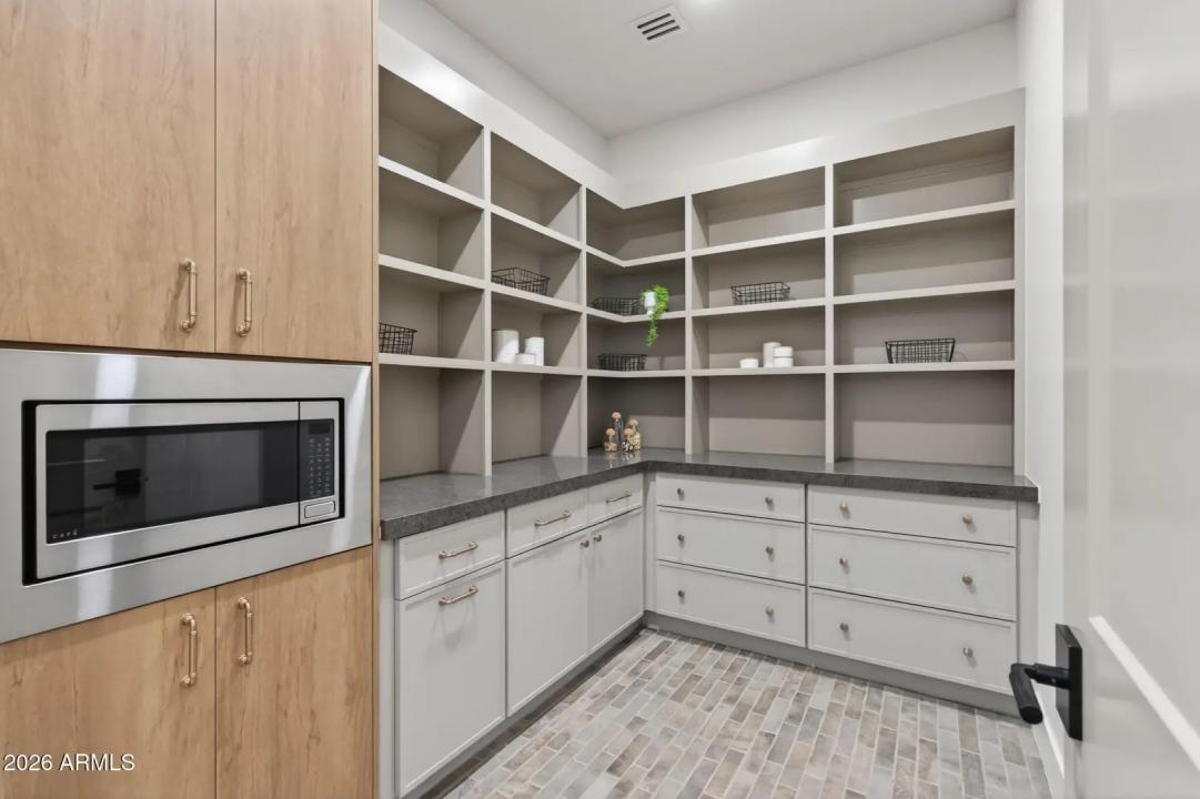 Real Estate Picture 23