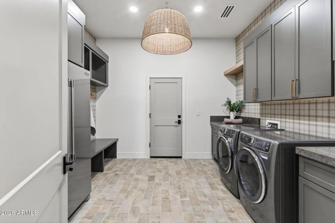 Real Estate Picture 24