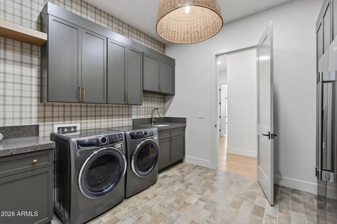 Real Estate Picture 25