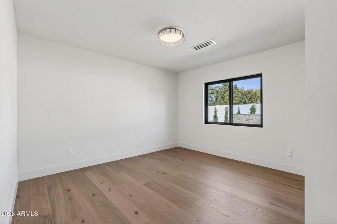 Real Estate Picture 40