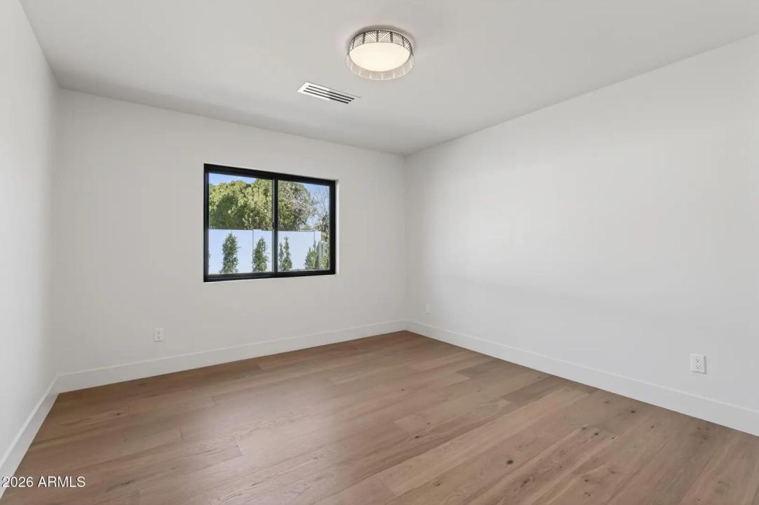 Real Estate Picture 42