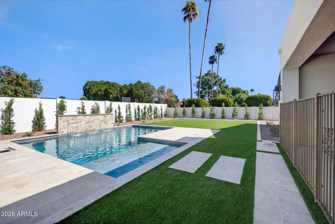 Real Estate Picture 4