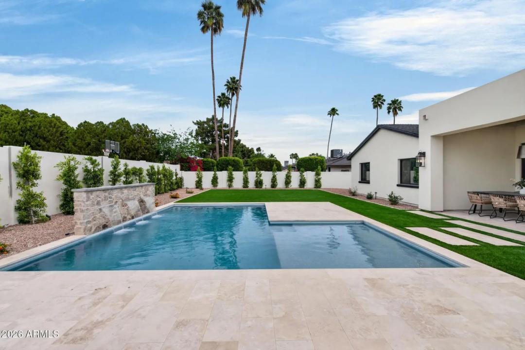 Real Estate Picture 3