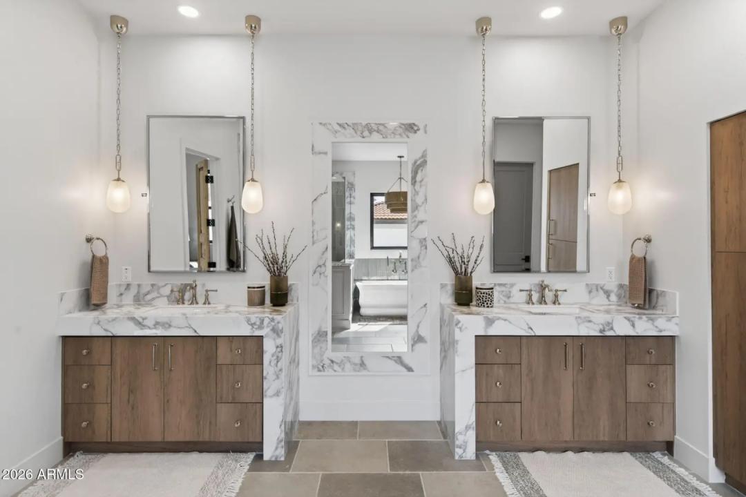 Real Estate Picture 7