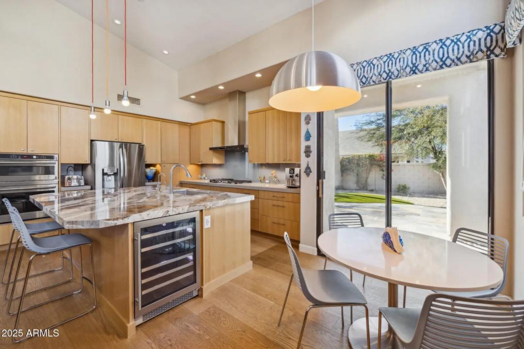 Real Estate Picture 4