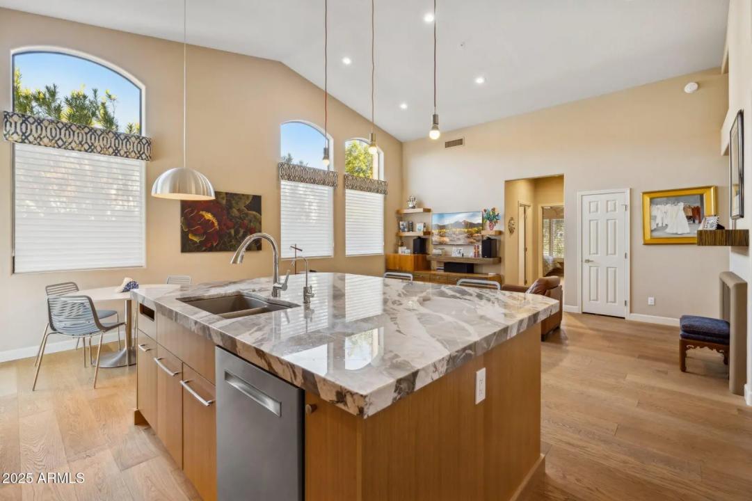 Real Estate Picture 7