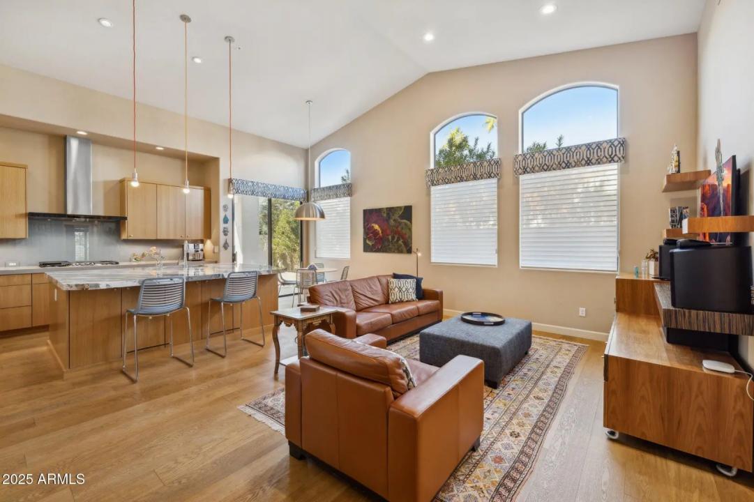 Real Estate Picture 8