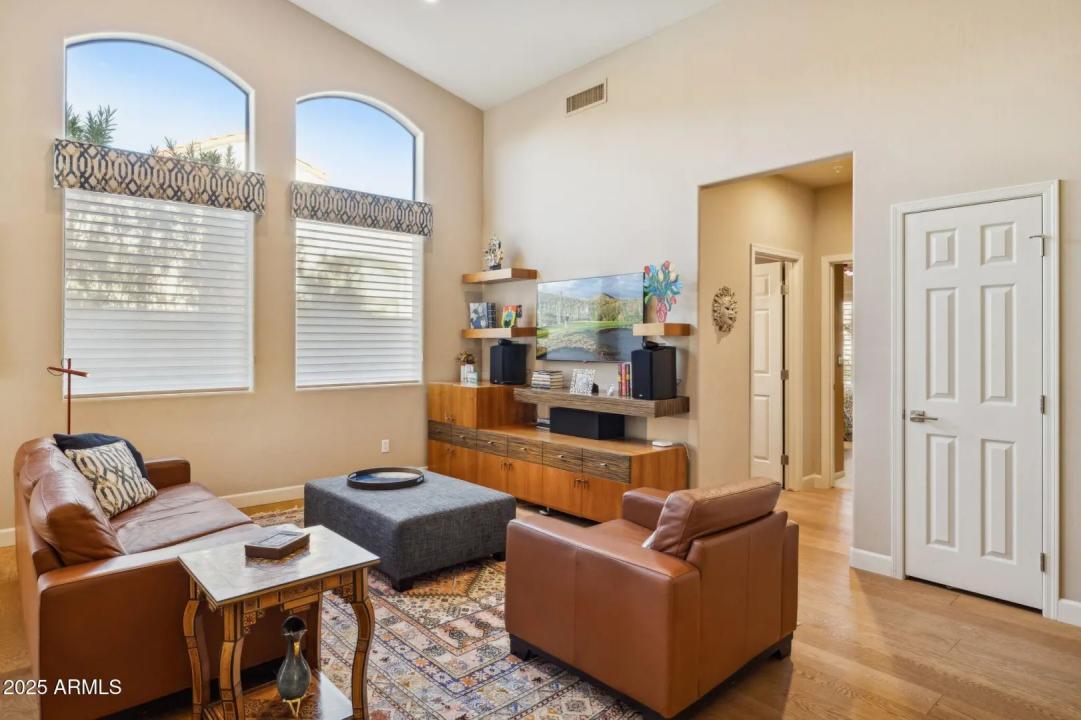 Real Estate Picture 10