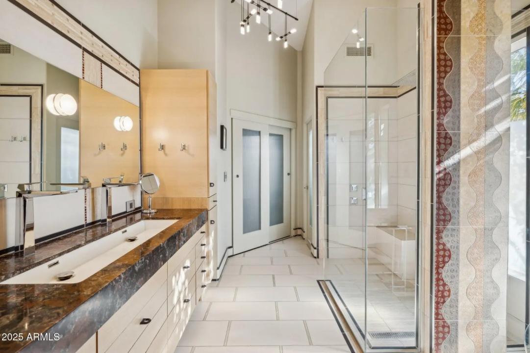 Real Estate Picture 24