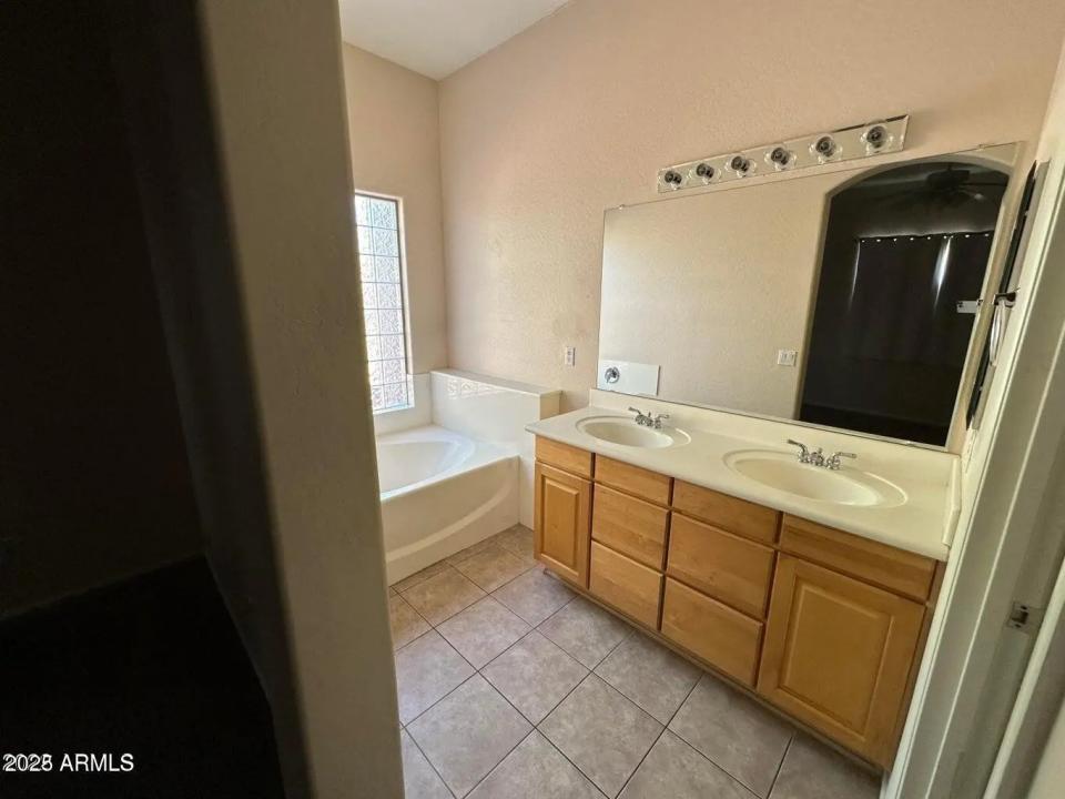 Real Estate Picture 8