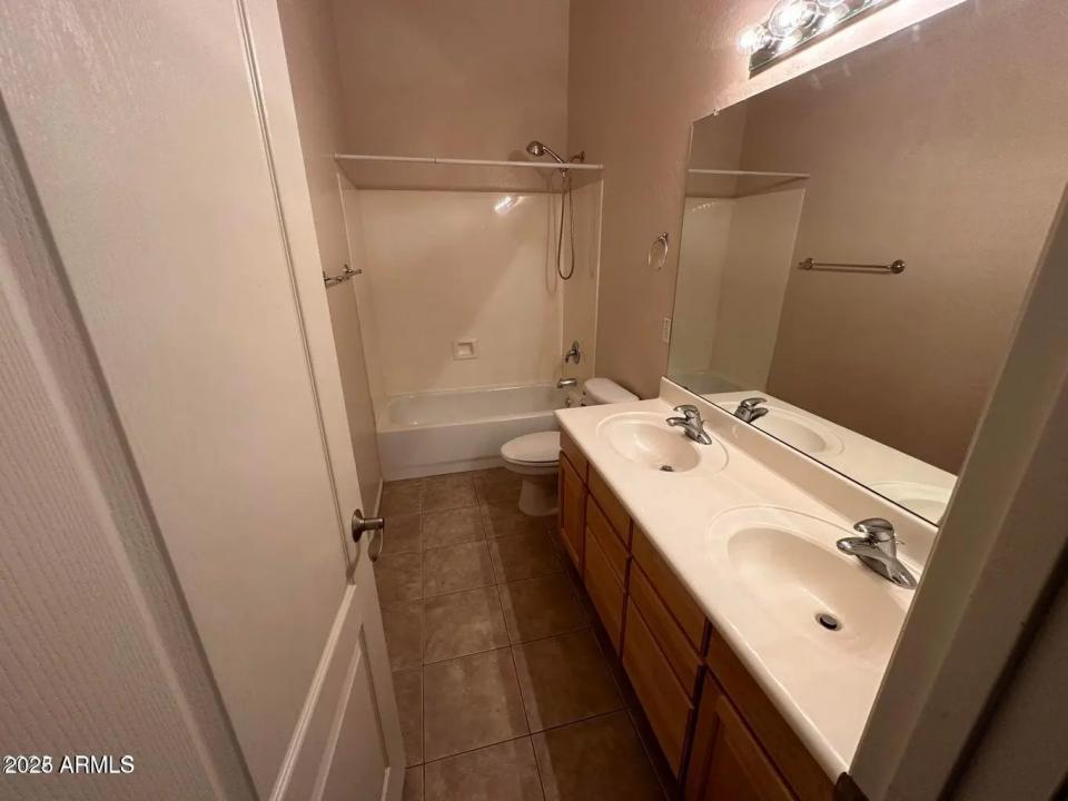 Real Estate Picture 14