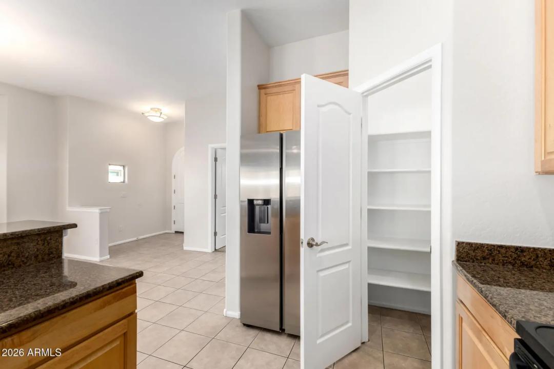 Real Estate Picture 14