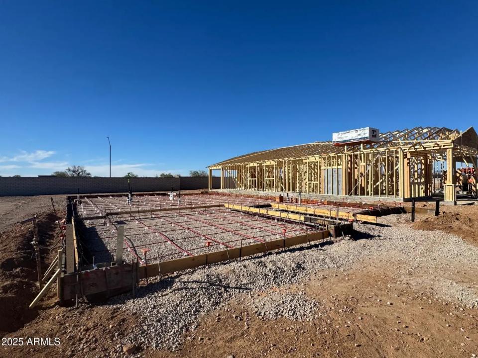 Real Estate Picture 3