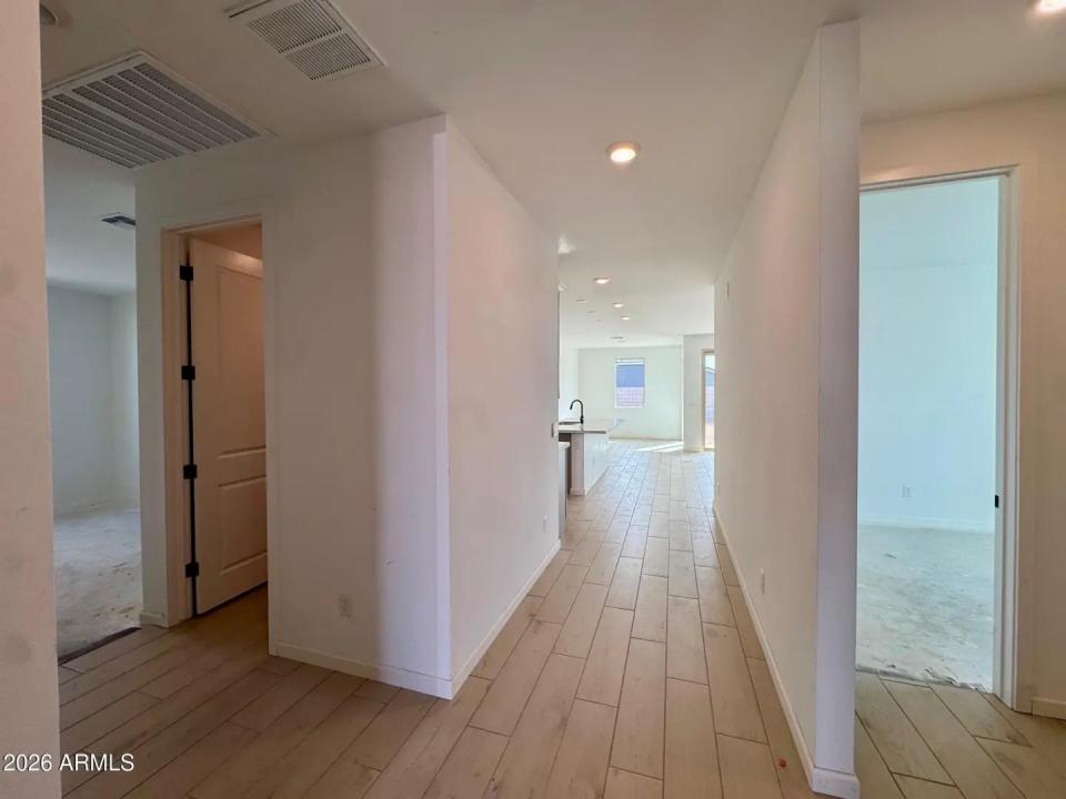 Real Estate Picture 4