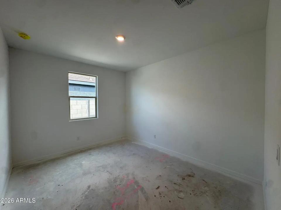 Real Estate Picture 5