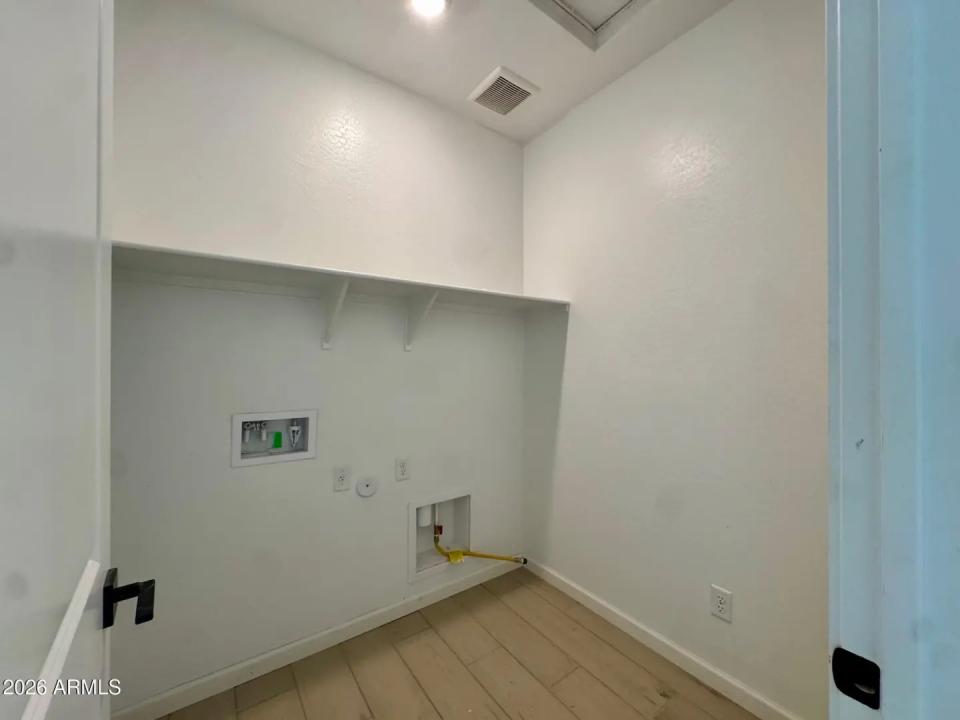 Real Estate Picture 6