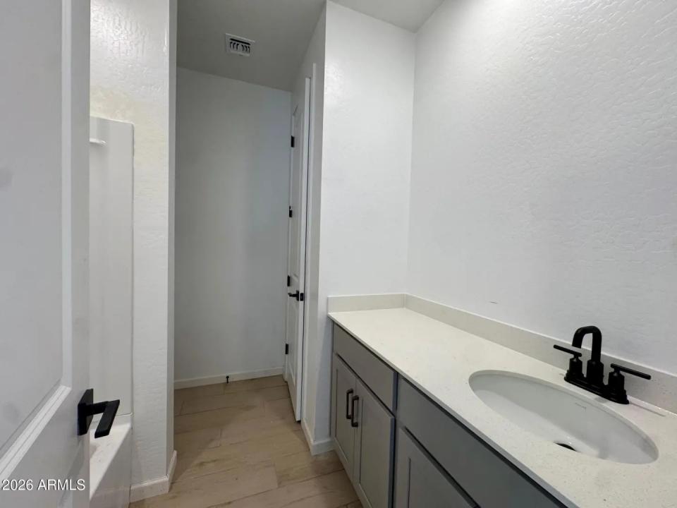 Real Estate Picture 8