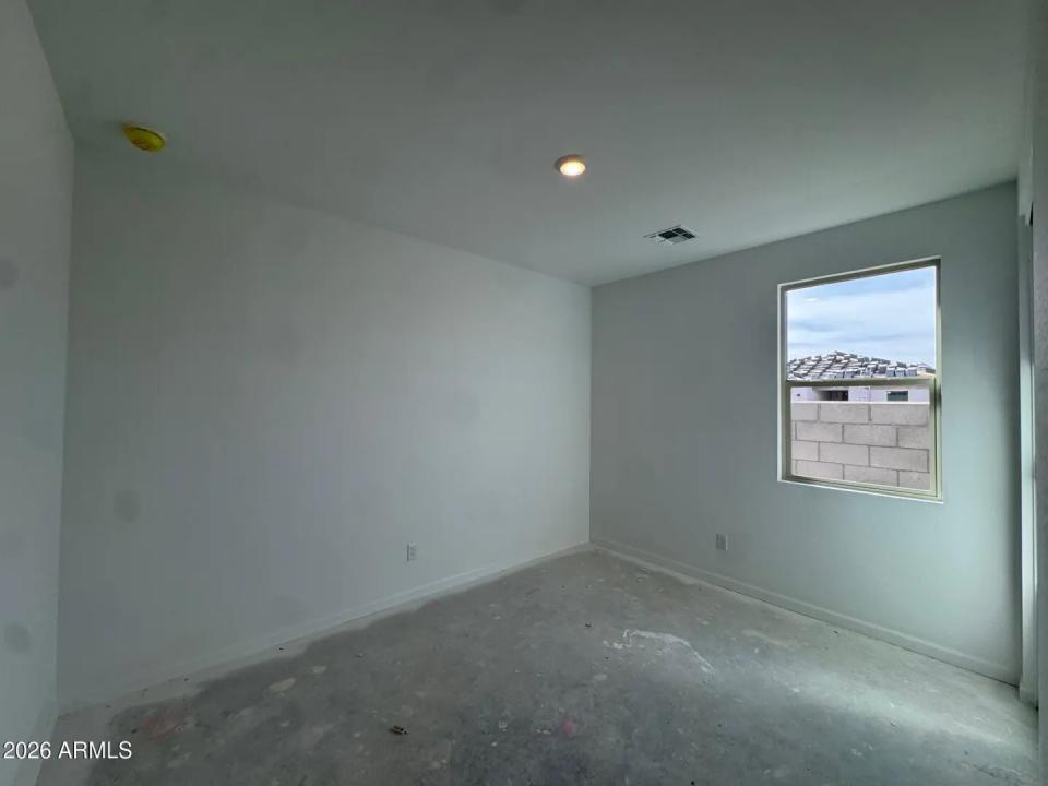 Real Estate Picture 9