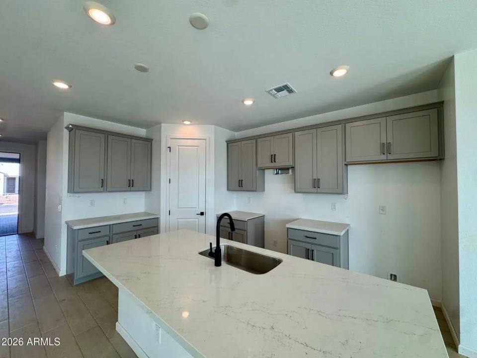 Real Estate Picture 10