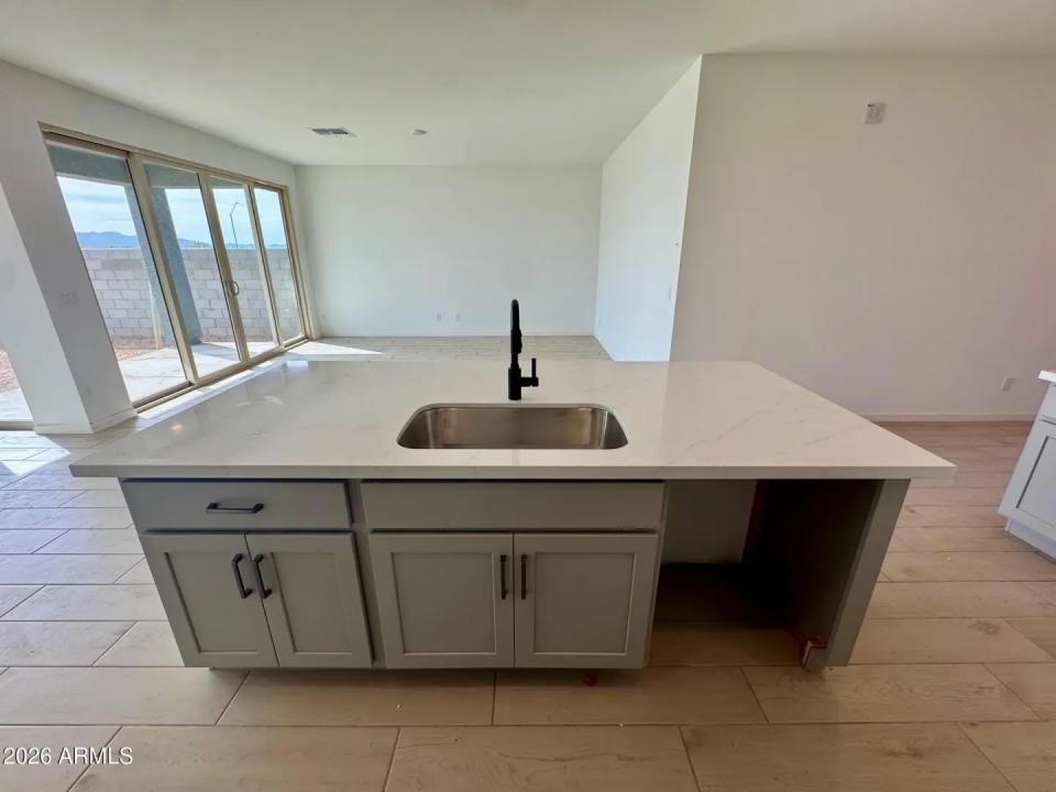 Real Estate Picture 11