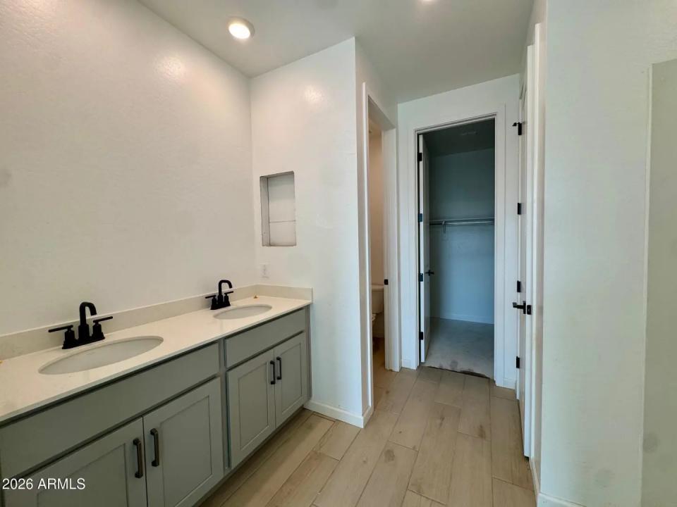 Real Estate Picture 15