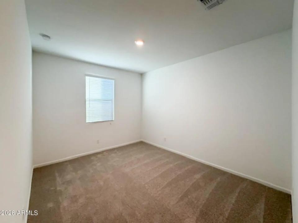 Real Estate Picture 4