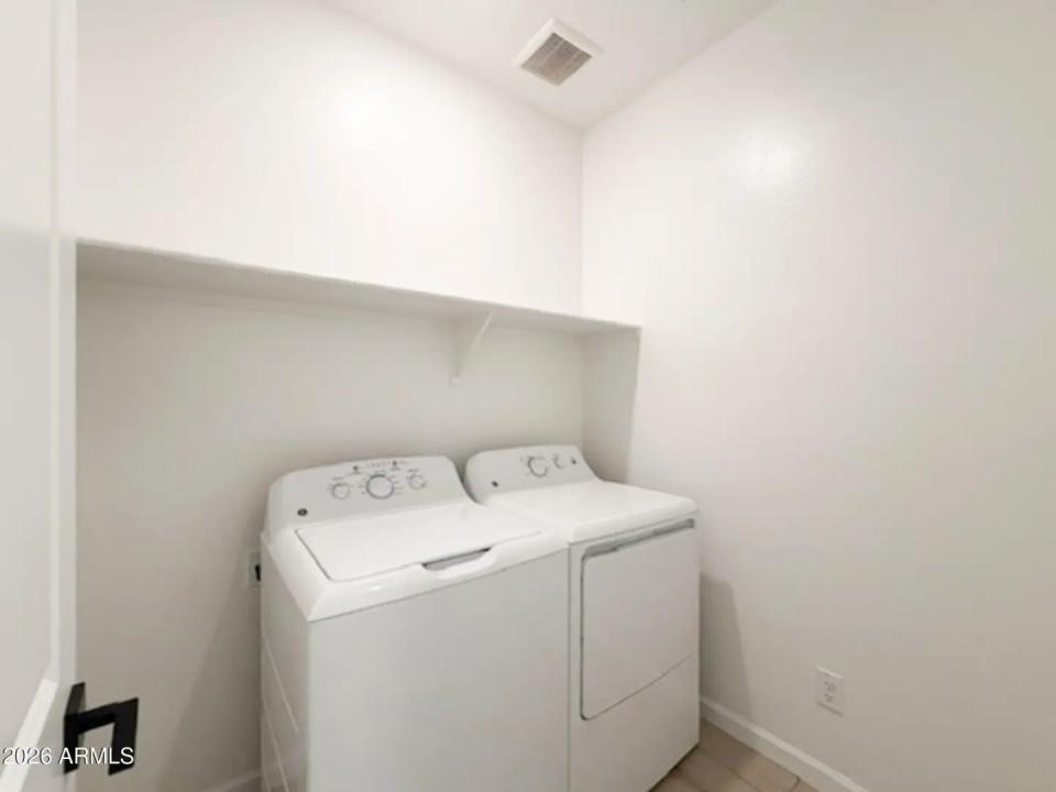 Real Estate Picture 5