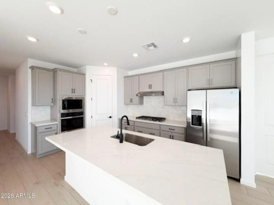 Real Estate Picture 6