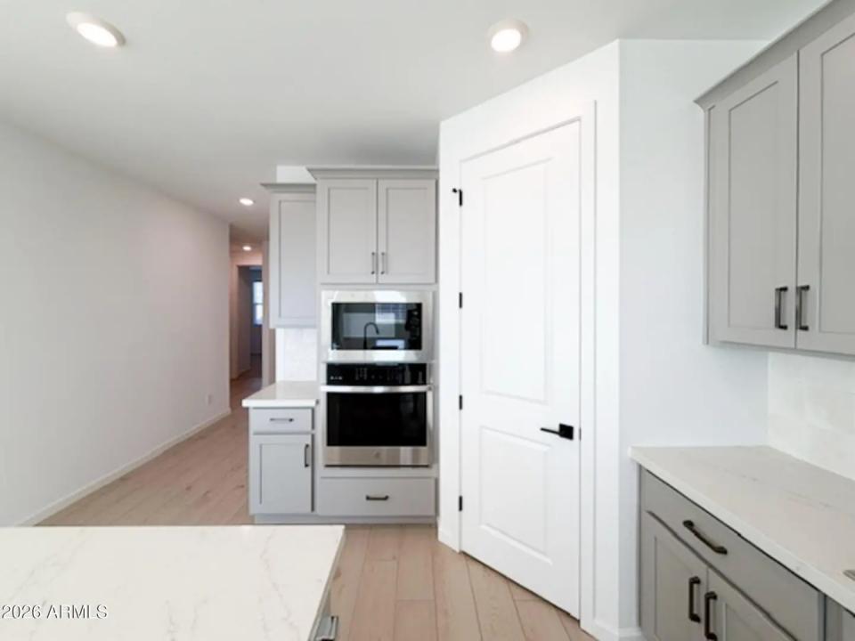 Real Estate Picture 8