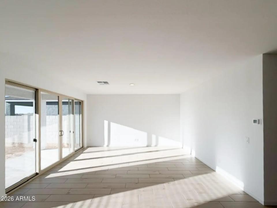 Real Estate Picture 11