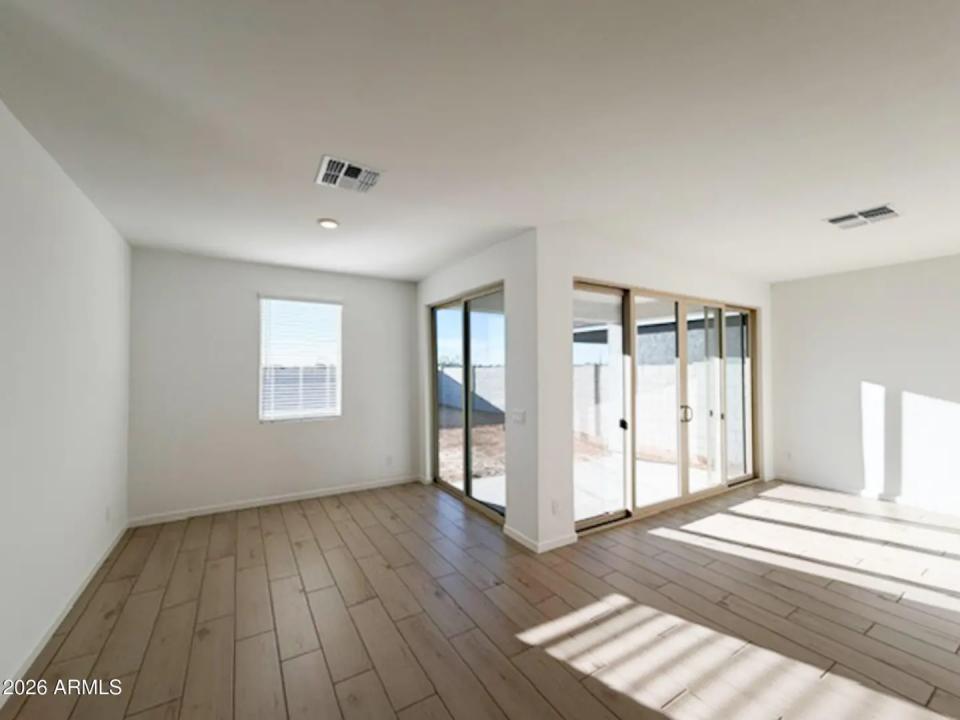 Real Estate Picture 12