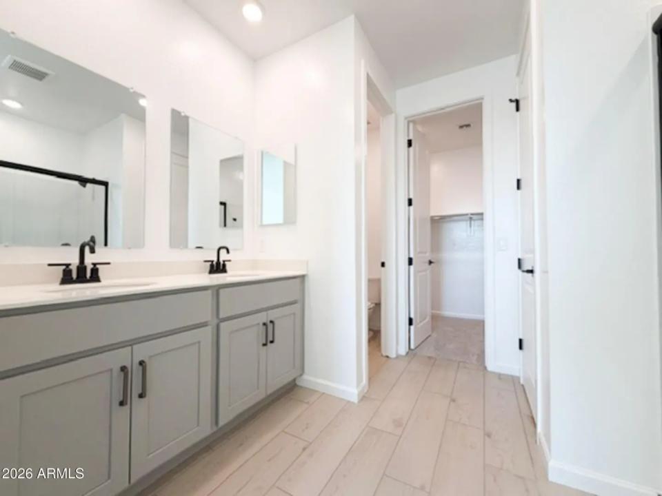 Real Estate Picture 14