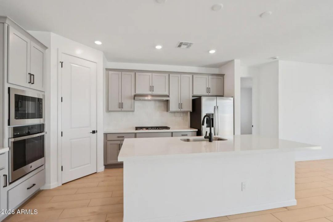 Real Estate Picture 5