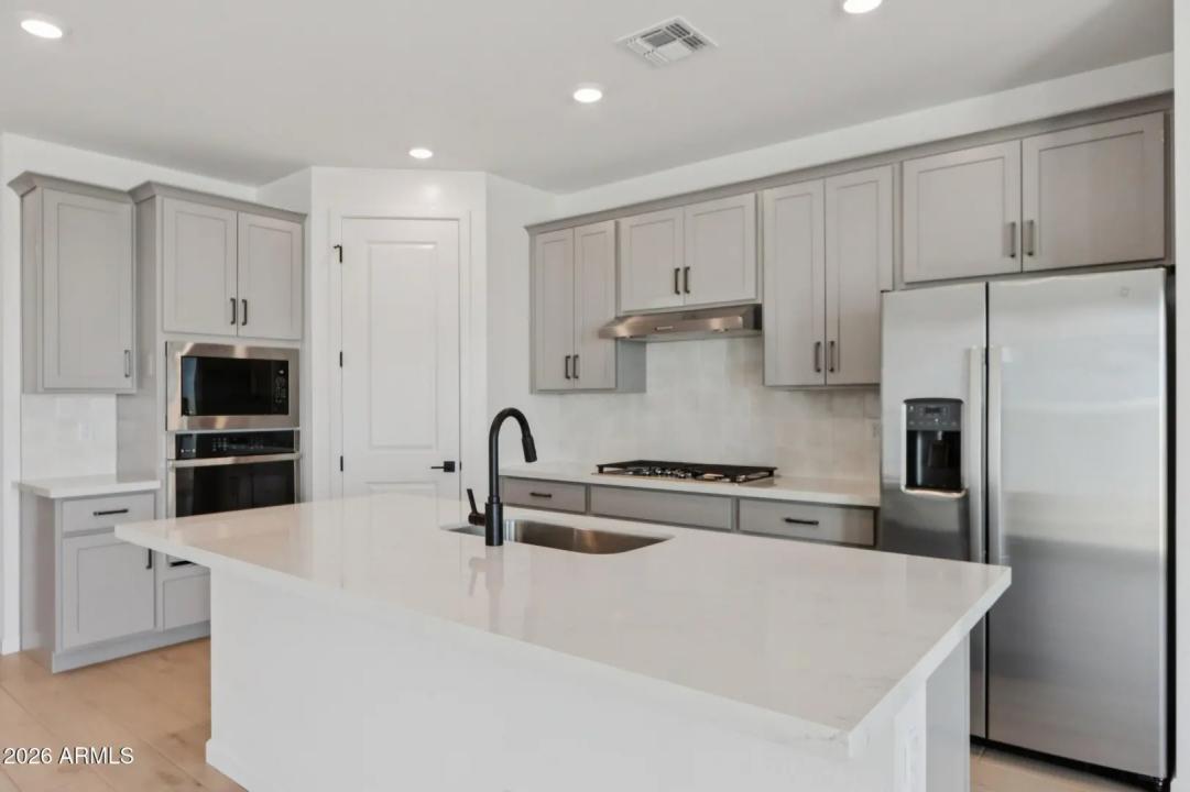 Real Estate Picture 6