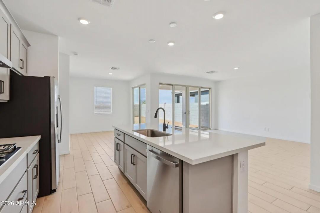 Real Estate Picture 8