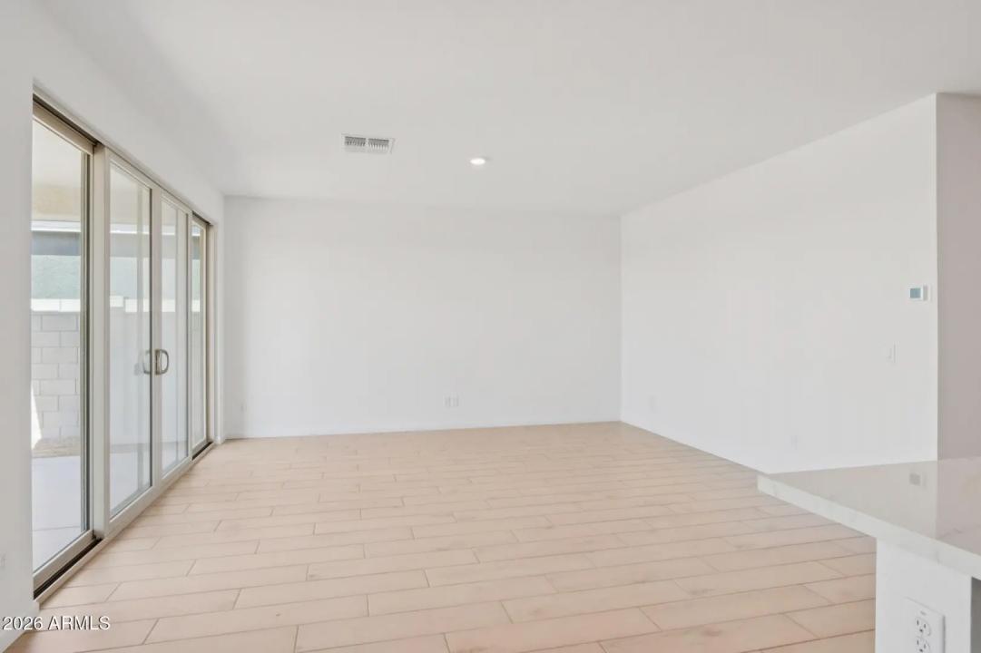 Real Estate Picture 11