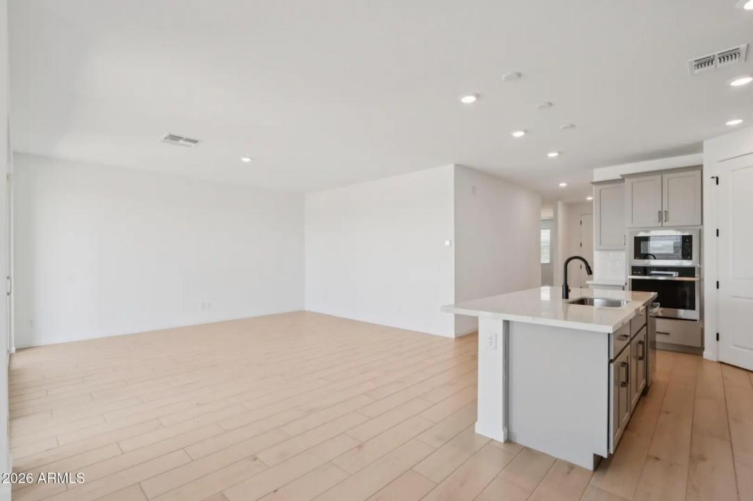 Real Estate Picture 14