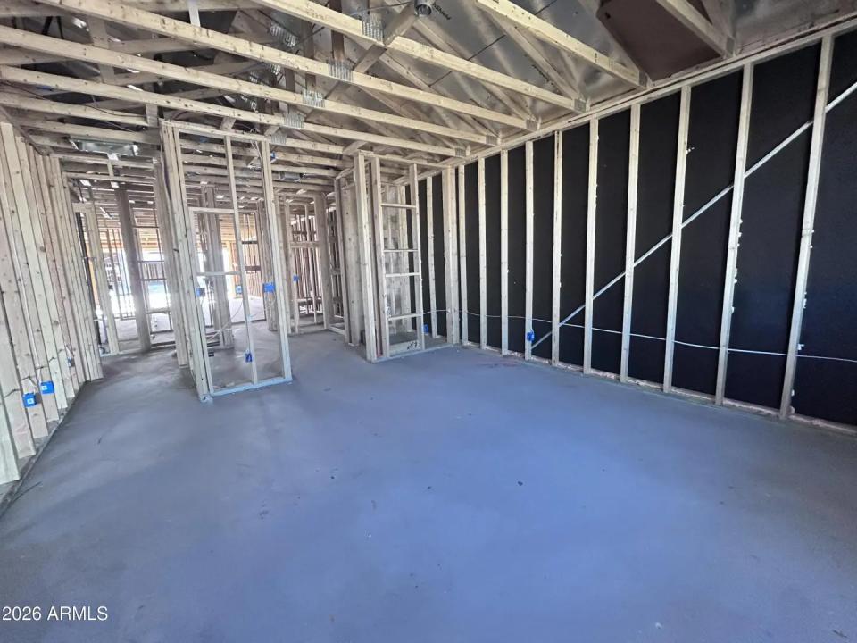 Real Estate Picture 4