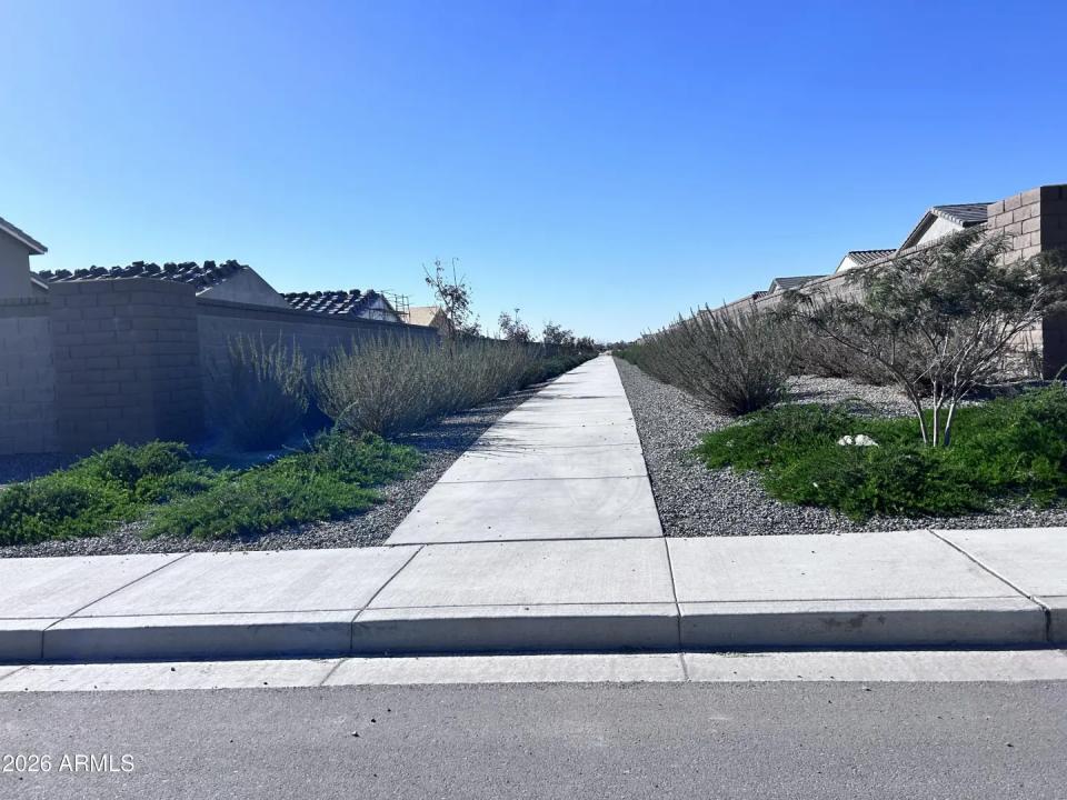 Real Estate Picture 5