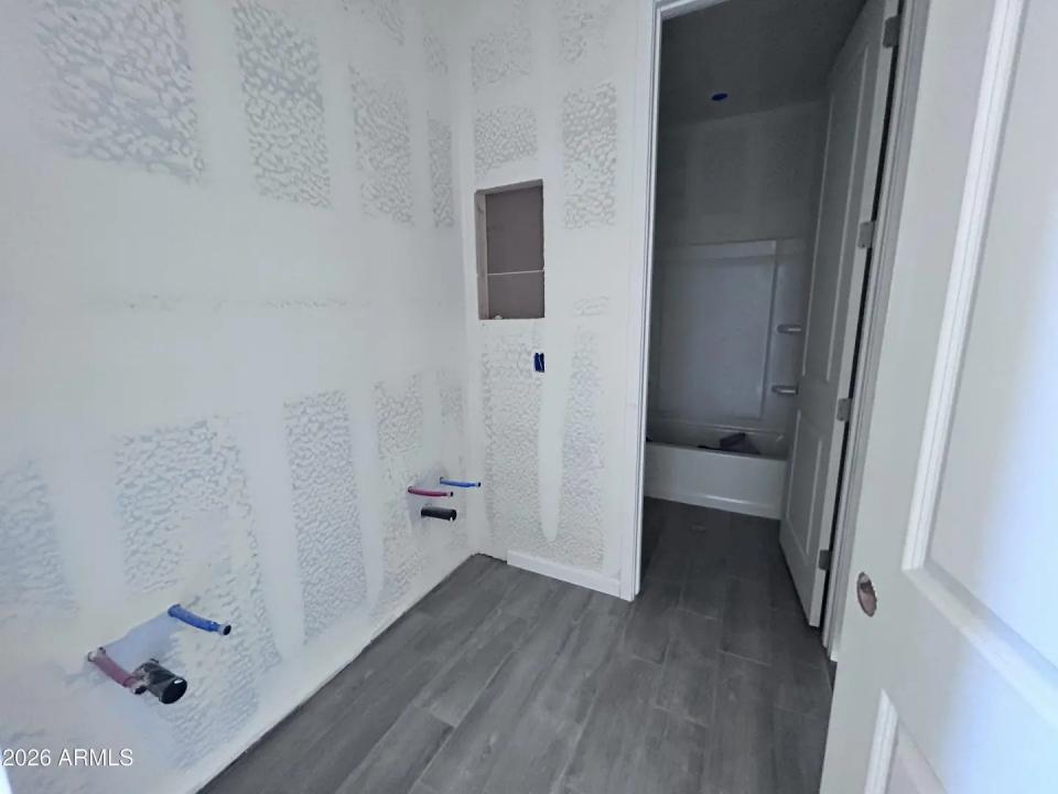 Real Estate Picture 8