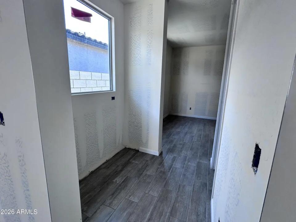 Real Estate Picture 16